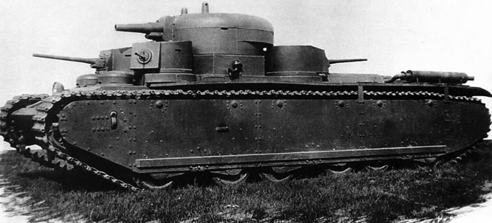 Советский танк Т-35 на испытаниях