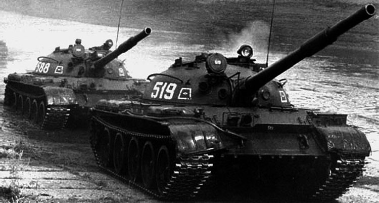 Танк Т-62  фото