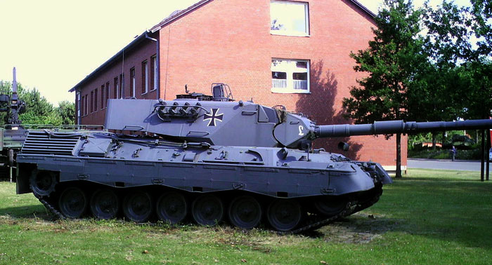 танк Лоепард 1А4 фото