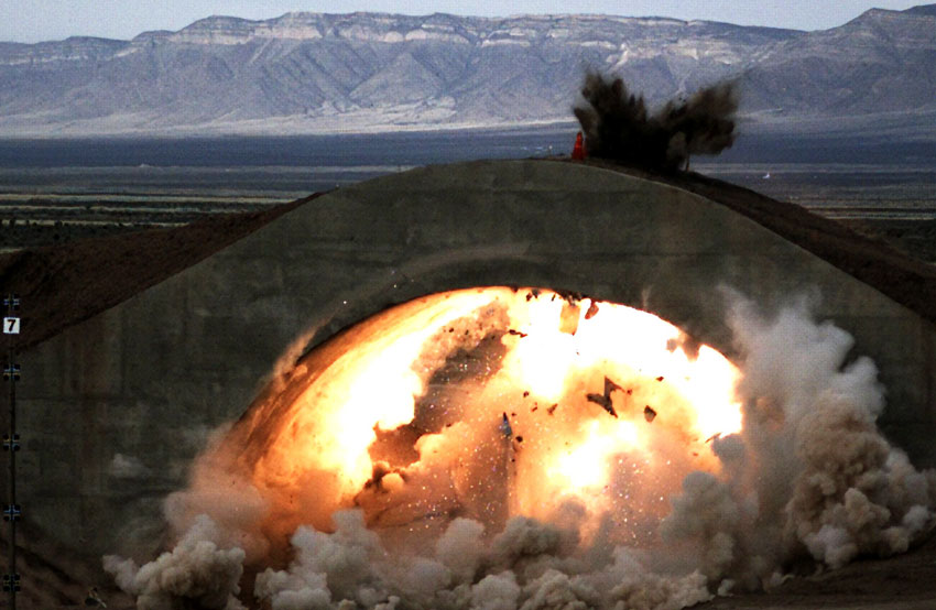Взрыв бункера термобариской ракетой фото