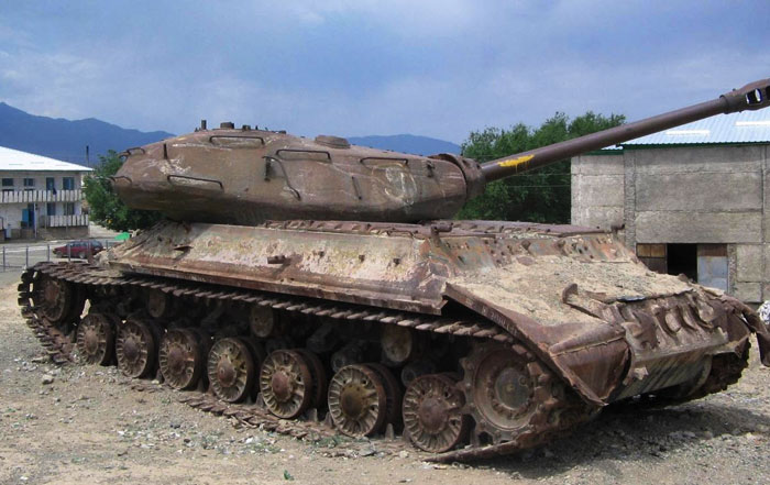 Танк ИС-4 выкопанный из оборонительного района фото 2