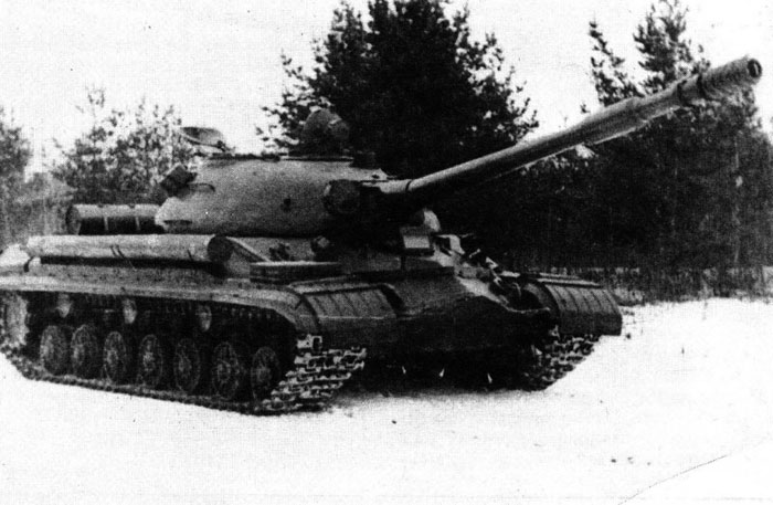 Советский тяжелый танк Т-10 на испытаниях в Кубинке