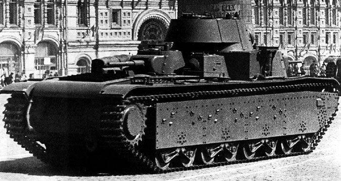 Танк Т-35 на параде на Красной площади