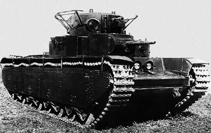 Танк Т-35 на полигоне в Кубинке