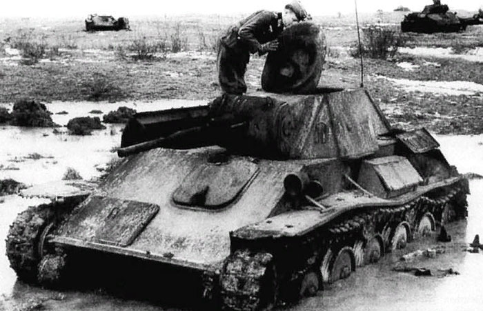 Подбитый танк Т-70 фото 2