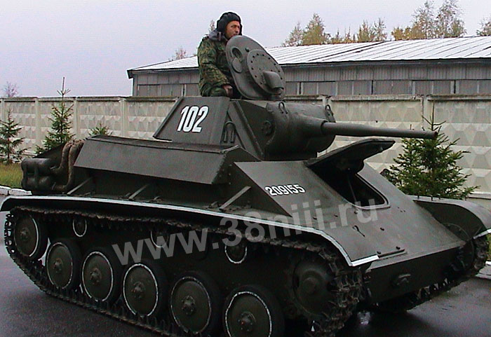 Владимир Жириновский в башне танка Т-70, Кубинка