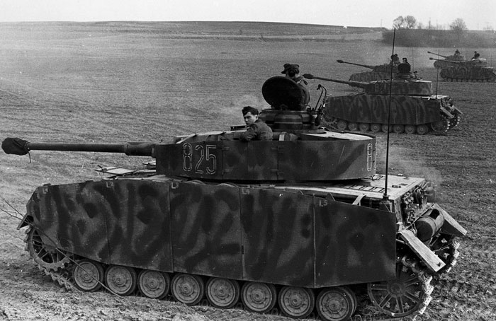 Немецкий танк PzKpfw 4 Ausf H Фото 