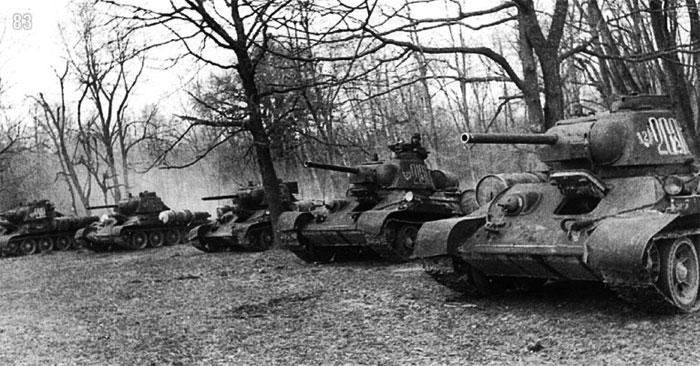Танки Т-34 перед атакой фото