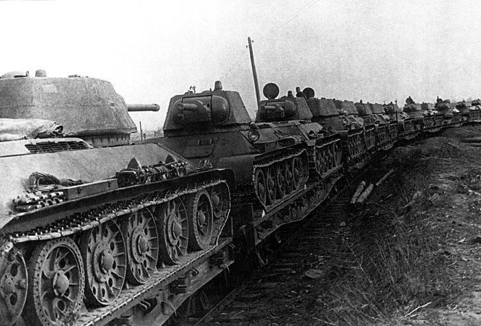 Т-34 эшелон идет на фронт