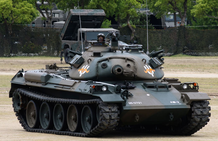 Японский танк Tip74 фото 1