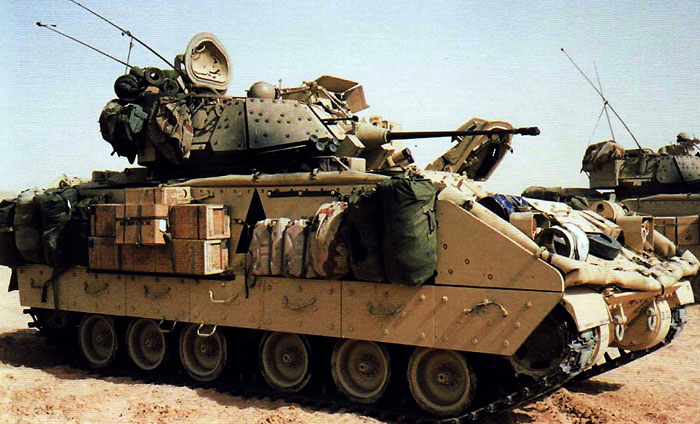 Американская БМП М2 Bradley фото 3